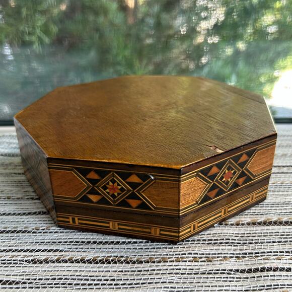Vintage Octagonal Syrian Inlaid Mosaic Wood Box with Red Velvet Interior - Picture 10 of 16